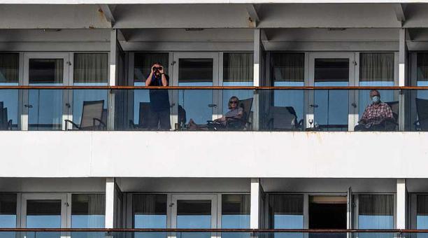 Cuatro pasajeros de edad avanzada fallecieron por COVID-19 a bordo del crucero Zaandam de Holland America Line que se encuentra anclado frente a las costas de Panamá.