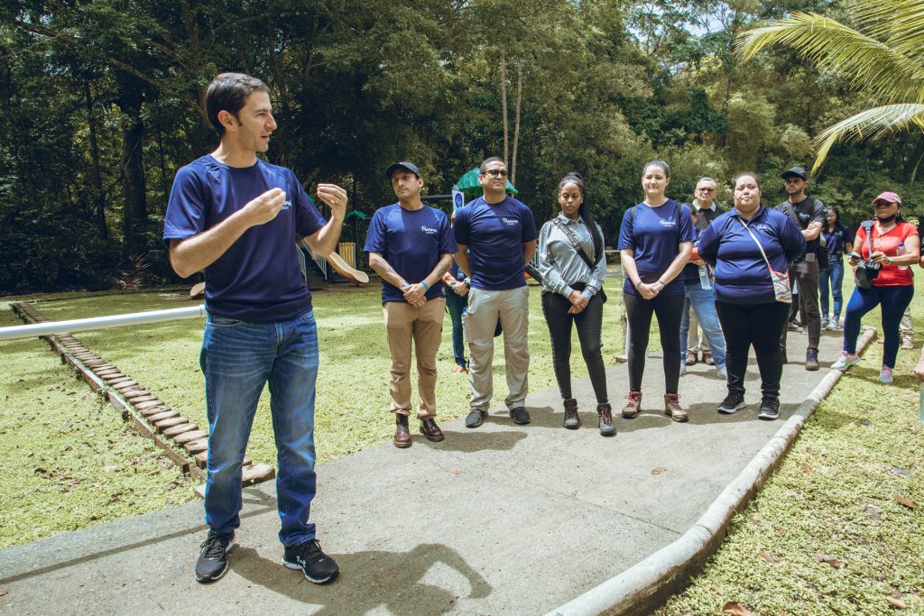 Colaboradores de la Autoridad de Turismo de Panamá recorrieron los senderos: El Roble, el Mono Titi y Dorothy  Wilson,