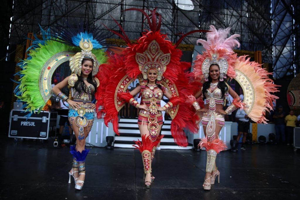 Turistas disfrutan del Carnaval de #Panamá