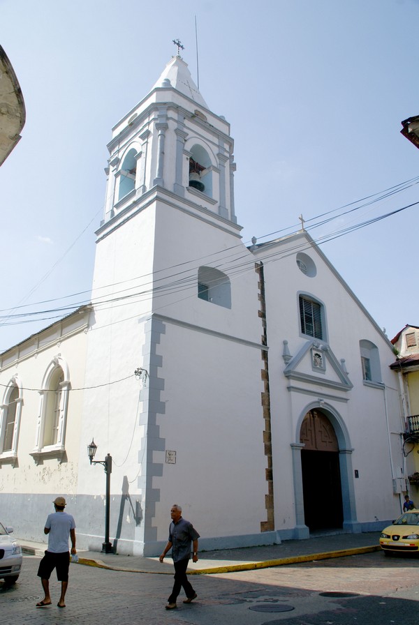 Iglesia San José y el Altar de Oro