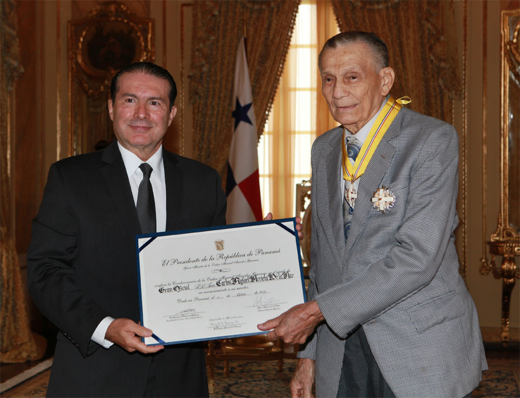 Gobierno distingue al exrector del Instituto Nacional