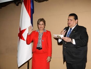 Momentos en que la abogada Lilia Herrera era juramentada como nueva Defensora del Pueblo en la Asamblea Nacional. Trabajo de nueva Defensora Del Pueblo en el ojo de la tormenta pública