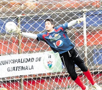 El portero Jaime Penedo firmó un contrato con el club LA Galaxy de EE.UU. Fútbol panameño pasa por el mejor momento rumbo al Mundial de Brasil