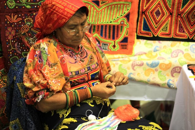 Artesanos panameños luchan contra la falsificación de sus productos