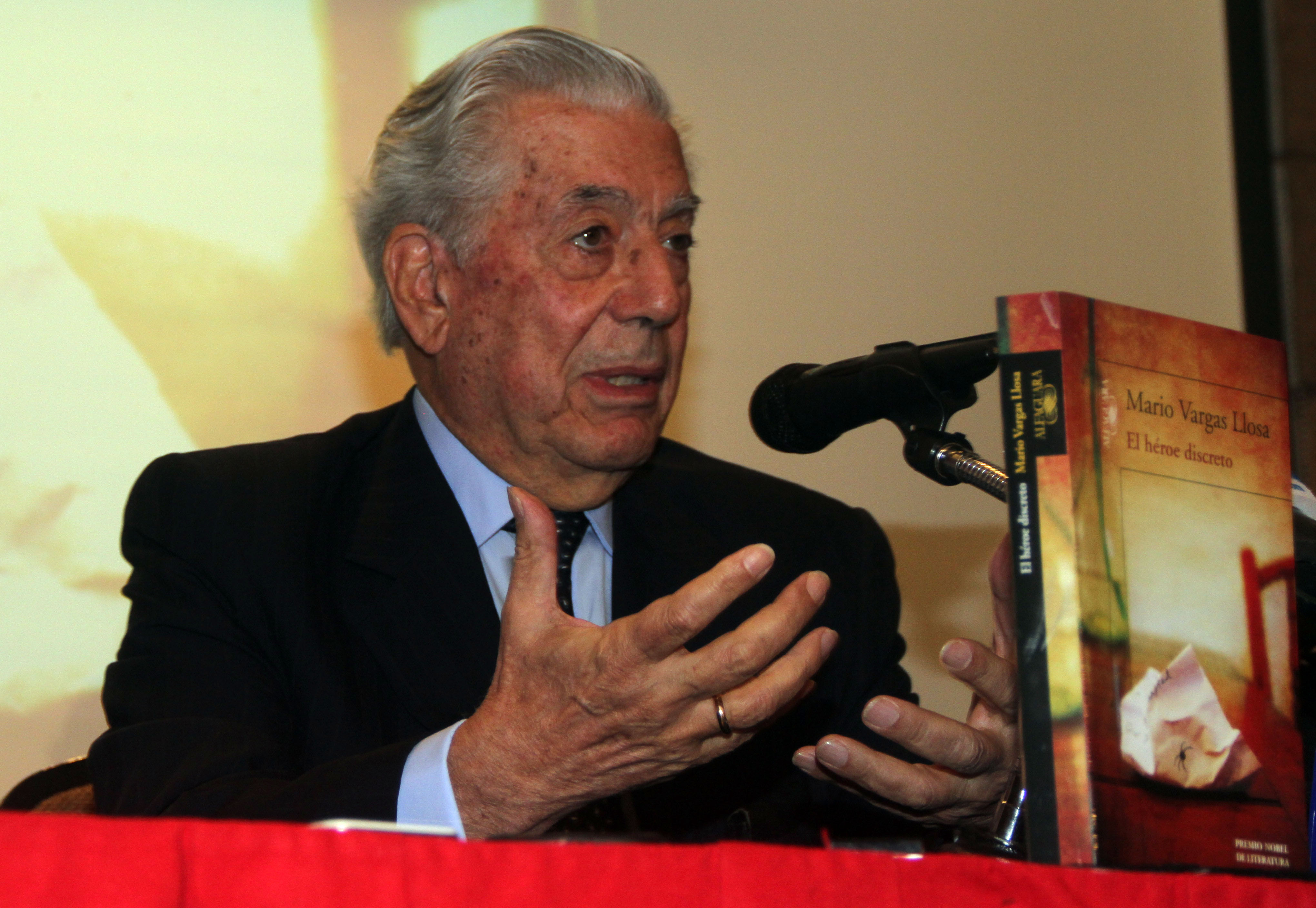 Mario Vargas Llosa (foto Cecilia Rodriguez) Mario Vargas Llosa expresa temor ante la tecnología en los libros