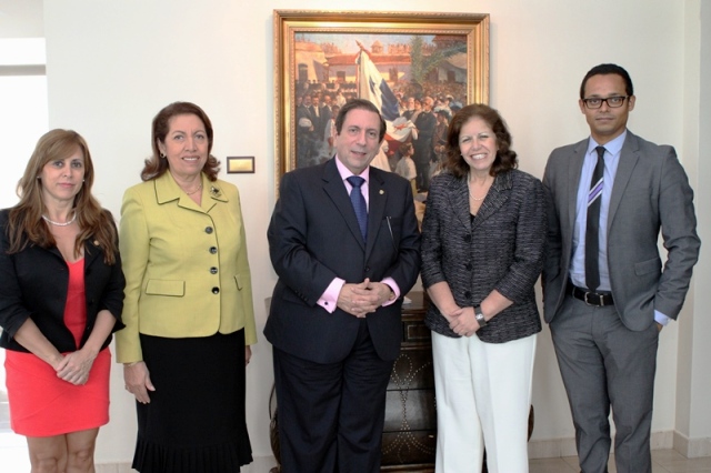 El canciller Fernando Núñez Fábrega, junto a la Misión de Observación Electoral de la OEA. (Foto cortesía del Ministerio de Relaciones Exteriores) Misión de Observación Electoral de la OEA en Panamá