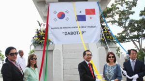 Panamá recibe réplica de Pagoda de Dabotap