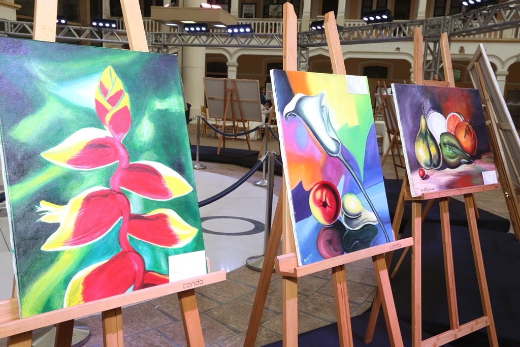 Exhiben obras jóvenes pintores del centro de cumplimiento de Pacora