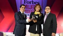 Distinguen a pintora panameña Olga Sinclair durante el primer Foro Forbes Mujeres Poderosas 